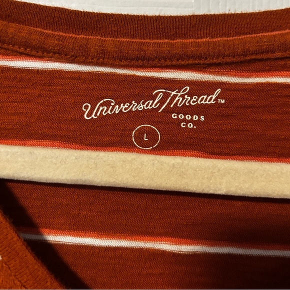 🧡 Universal Thread Striped V-Neck Tee Size L - Picture 2 of 4